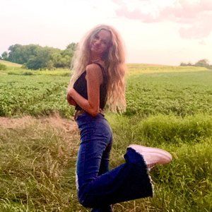 Meet your Posher, Stella